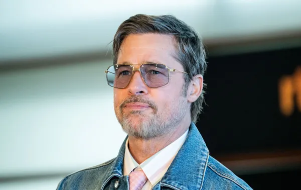 براد بيت (Brad Pitt) في جلسة تصوير فيلم "Heart Of The Beast" خلال الدورة الـ 74 لمهرجان سان سيباستيان السينمائي عام 2026. مصدر الصورة: Juan Naharro Gimenez / WireImage