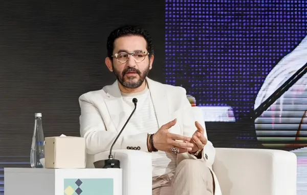 أحمد حلمي- الصورة على صفحته بموقع فيس بوك