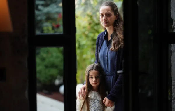 مسلسل حبك نار الحلقة 6.. ميرزا يندم على ظلم ليلى وهُما تشير إلى «الوحش» داخل العائلة