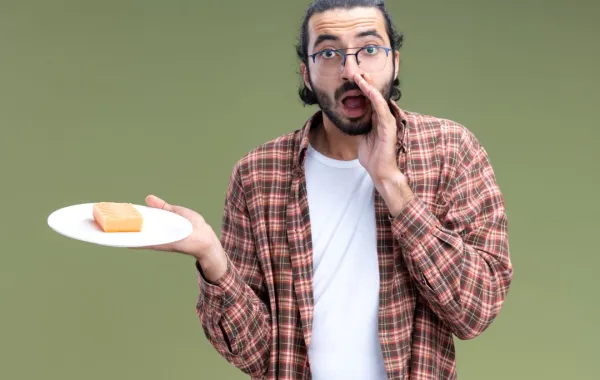  رؤية تناول ما هو غير صالح للأكل في المنام - الصورة تعبيرية منmagnific