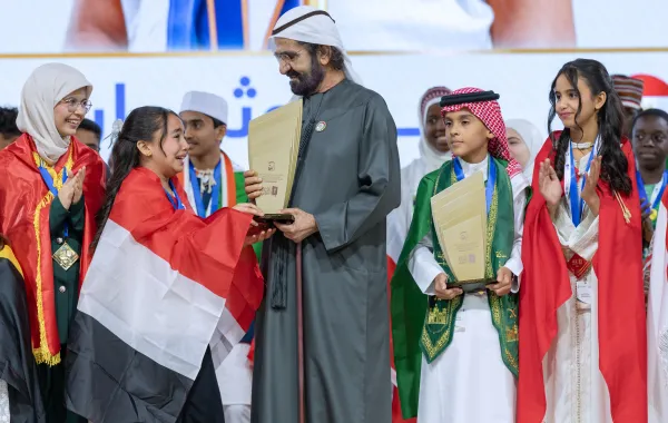 الشيخ محمد بن راشد آل مكتوم يتوج المصرية ميار عثمان بلقب تحدي القراءة العربي 2026