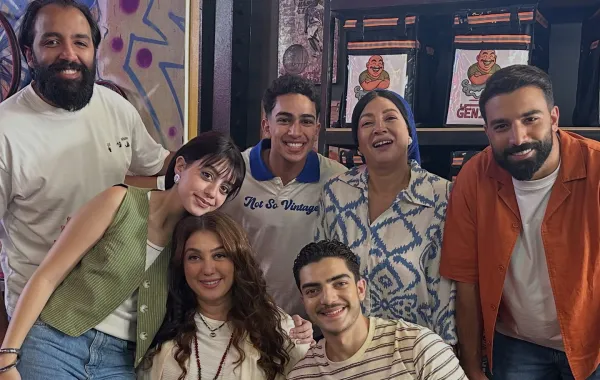 فريق عمل مسلسل خمسين خمسين