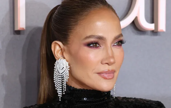 جينيفر لوبيز Jennifer Lopez  ( مصدر الصورة  Lia Toby/Getty Images)