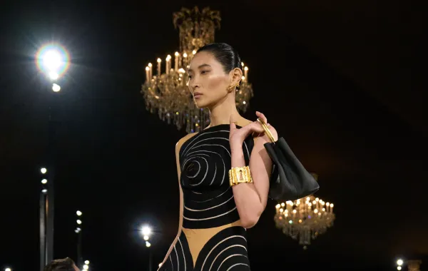 من عرض سكياباريللي  Schiaparelli ربيع وصيف 2027 من وحي الطبيعة - مصدر الصورة Launchmetrics/Spotlight ©