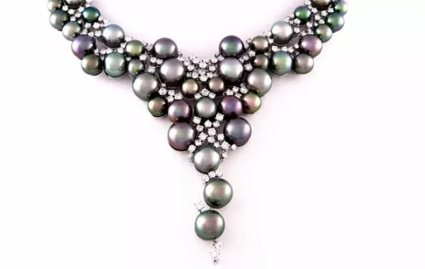 مجوهرات راقية وثمينة للعروس من Robert Wan