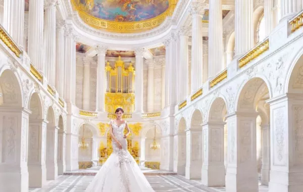 عروس منى المنصوري: حالمة في قصر فرساي!