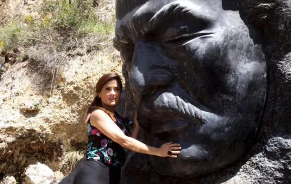 زيارة النجمة العالمية سلمى حايك إلى لبنان