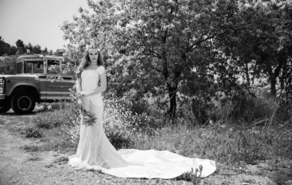 أجمل فساتين الزفاف من ملحق عروس سيدتي الإنكليزية