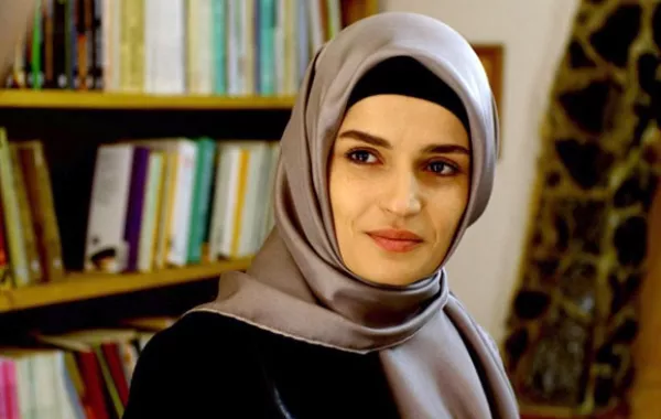 من هي أجمل ممثلة تركية بالحجاب؟