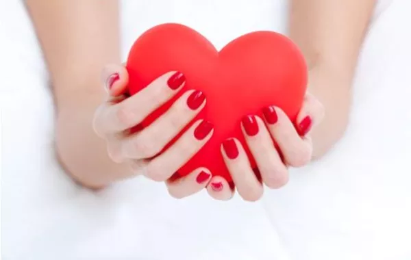 استوحي طلاء أظافرك من يوم الحب