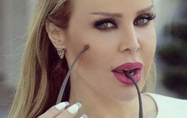 أظافر النجمات على انستقرام بين العصرية والجرأة