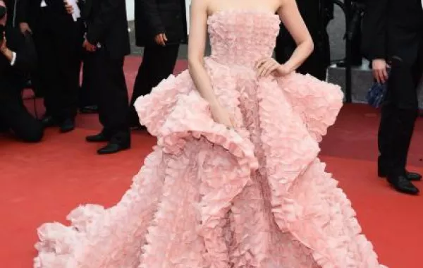 إطلالات للعروس من وحي نجمات مهرجان كان