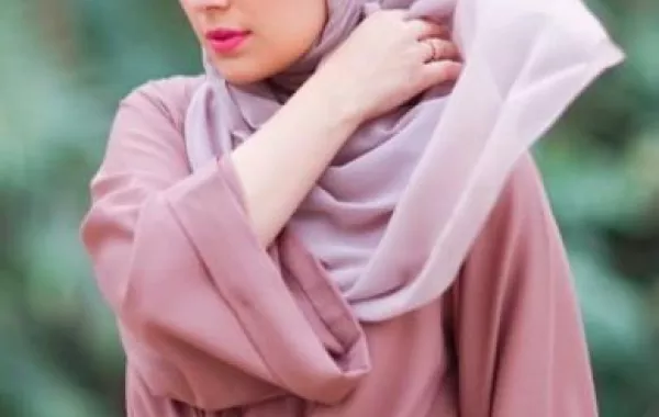إطلالتك بالحجاب على خطى الفاشينيستا آسيا 