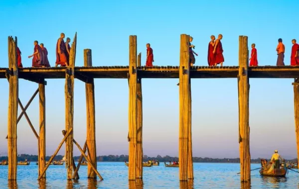 10 جسور خطرة جديرة بزيارة هواة المغامرة