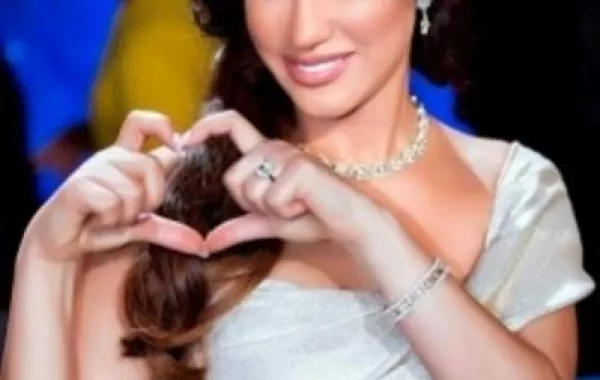 نجوى كرم.. شمسٌ تسطع بأناقة مميزة