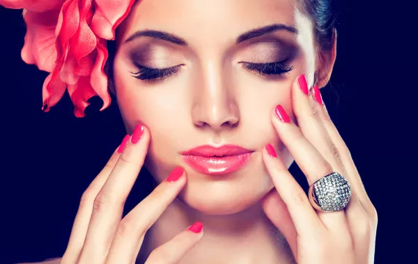 5 نصائح تجميليَّة من خبراء تجميل هوليوود