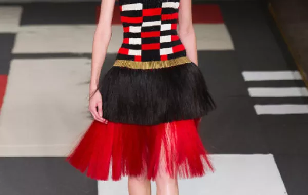 مجموعة Alexander McQueen لربيع وصيف 2014