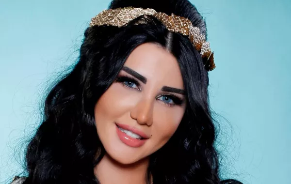 جيني إسبر: ساندي كانت تنظر إليّ وكأنها تعرفني