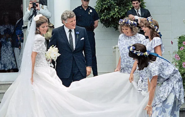 فساتين لن تتكرر مرتين!