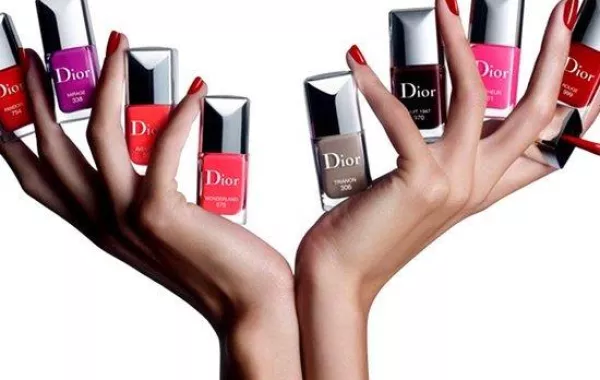 رقص الألوان في مجموعة طلاء Dior