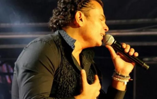 عمرو ولطيفة وكارول في عيد الحب