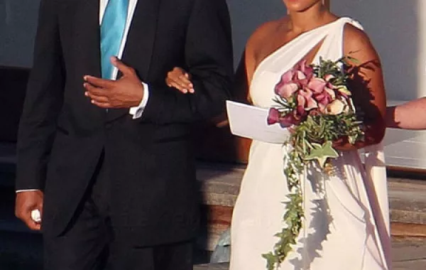 النجمات العرائس وموضة اكسسوارت الرأس 