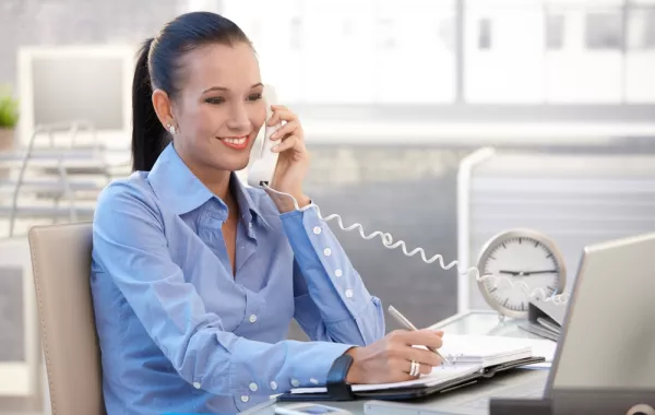 كيف تكونين مستعدة للمكالمة الهاتفية الخاصة بالعمل؟