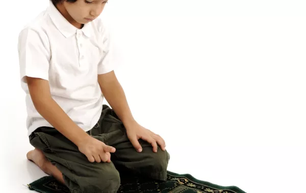 صلاة ابني في المدرسة مسؤولية من؟