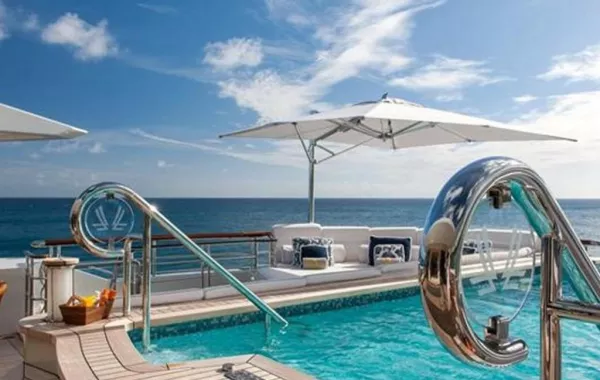 رحلة الأحلام بمليون دولار على متن أفخم يخوت العالم!