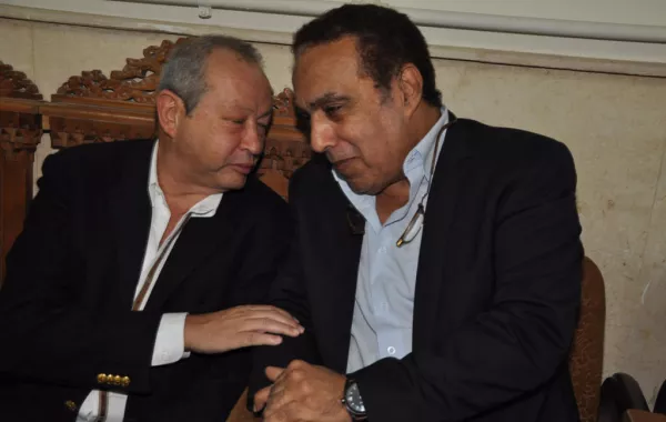 نجوم الإعلام والسياسة في عزاء أحمد فؤاد نجم