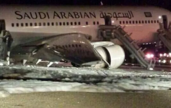هبوط اضطراري لطائرة سعودية في مطار المدينة المنورة