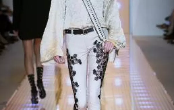 اطلاق مجموعة فرساتشي النسائية لربيع وصيف 2013