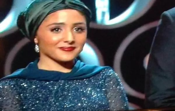 مسلمة محجبة على مسرح الأوسكار تخطف الأضواء