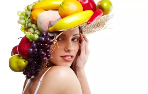 استفيدي من الفاكهة لتقوية وتغذية شعرك