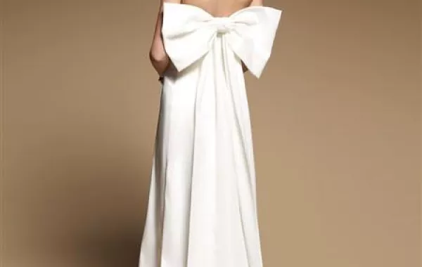 "سيدتي نت" يرصد لك أجمل فساتين الزفاف المزّينة بعقدة الفراشة