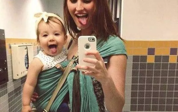 أنا صورة مصغّرة عن أمي