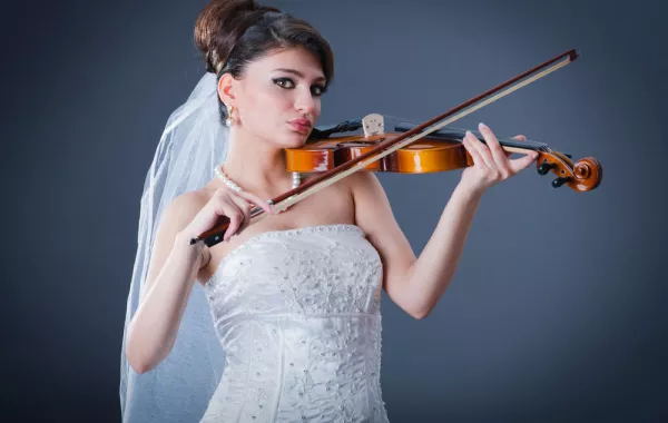 بين الفرقة الموسيقية و Dj ماذا تختار العروس؟