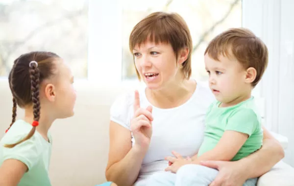 كيف تخبرين أولادك بحملك؟