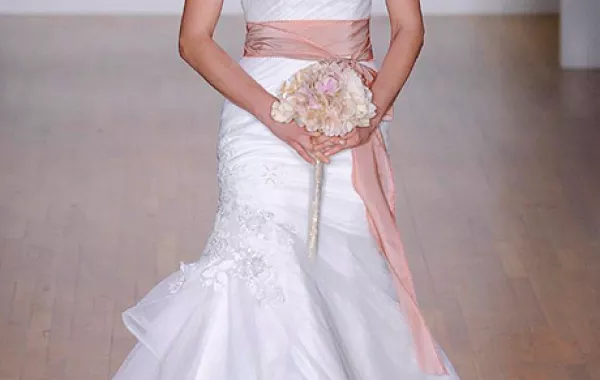 للعروس النحيفة إليك فساتين زفاف الحورية!