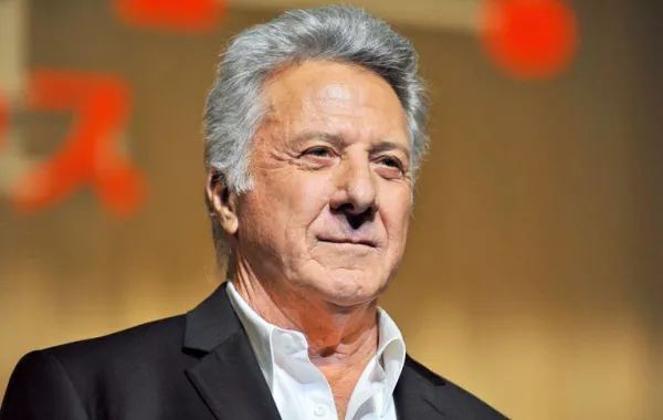 Dustin Hoffman يشفى من السرطان جراحياً