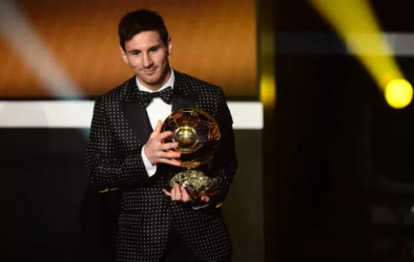 ليونيل ميسي أفضل لاعب ببدلة منقّطة