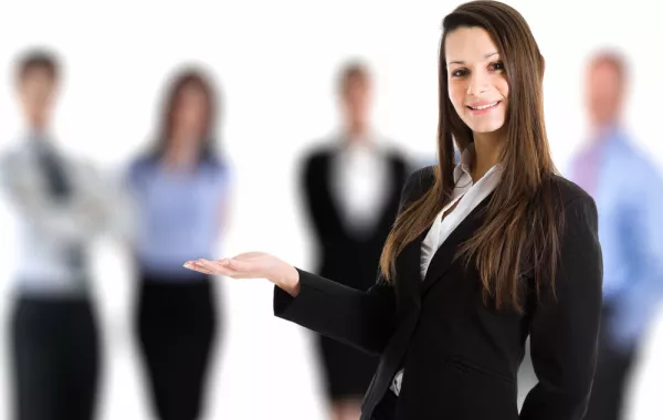 كيف نعرّف الغرباء إلى بعضهم؟