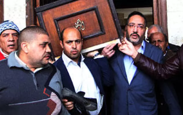 الفنّانون يتقاعسون عن حضور جنازة محمد العزبي