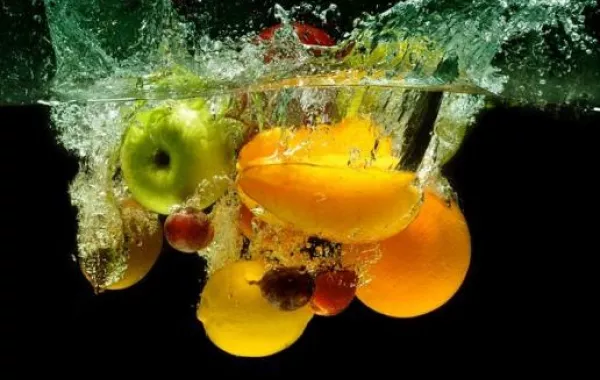 متى وكيف تغسلين الخضر والفاكهة؟