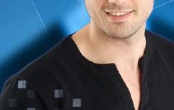 بأمر من محاميه أحمد عز يتجاهل زينة