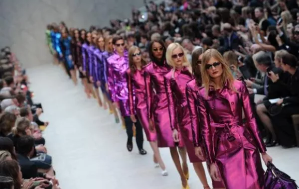 الموضة البريطانيّة تزور مدينة الرياض