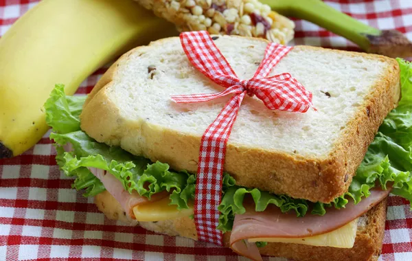 أفكار جديدة من "ساندويشات" المدرسة الشهيّة والمغذّية