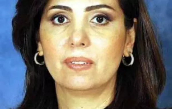 رولا دشتي.. عين مناصرة للمرأة والأخرى اقتصادية