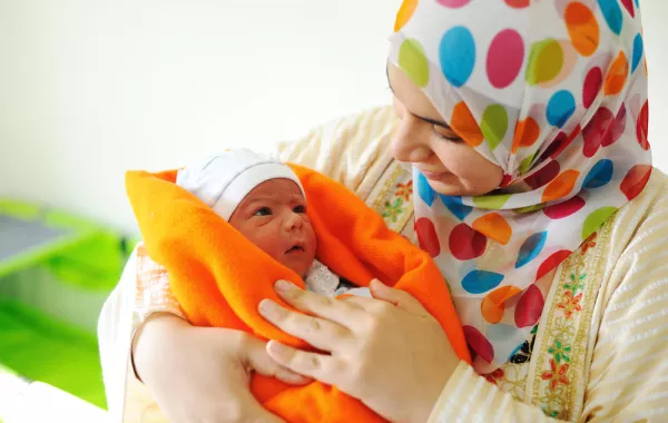 سبعة من آداب الإسلام في استقبال المواليد الجدد