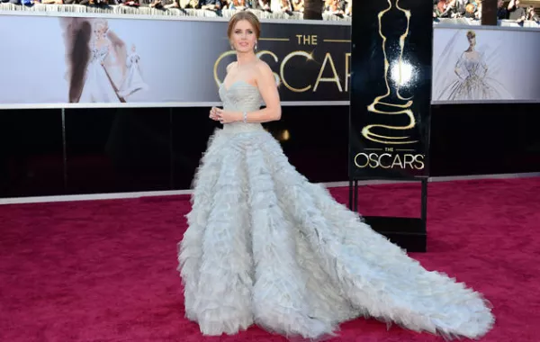 إطلالات النجمات بأجمل فساتين السهرة من Oscar de la Renta